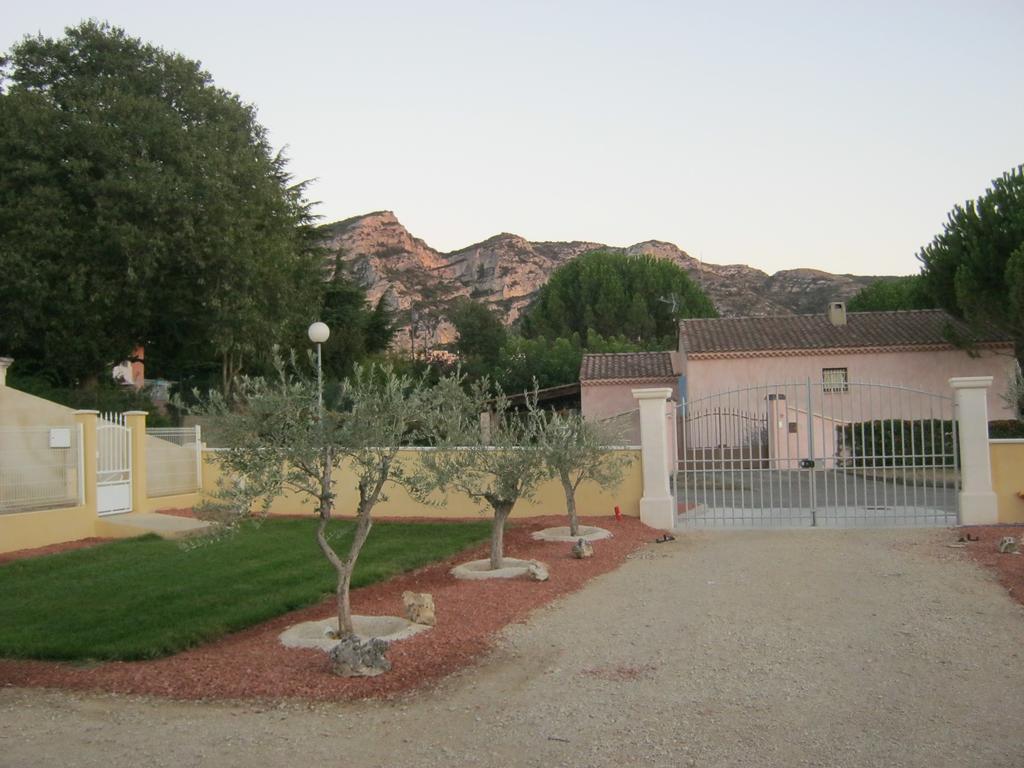 Le Jardin Des Tourterelles Villa Robion en Luberon Exterior foto
