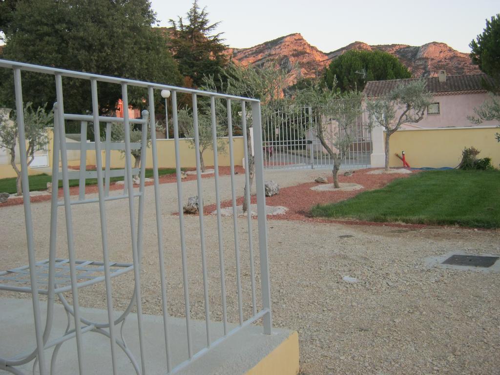 Le Jardin Des Tourterelles Villa Robion en Luberon Exterior foto