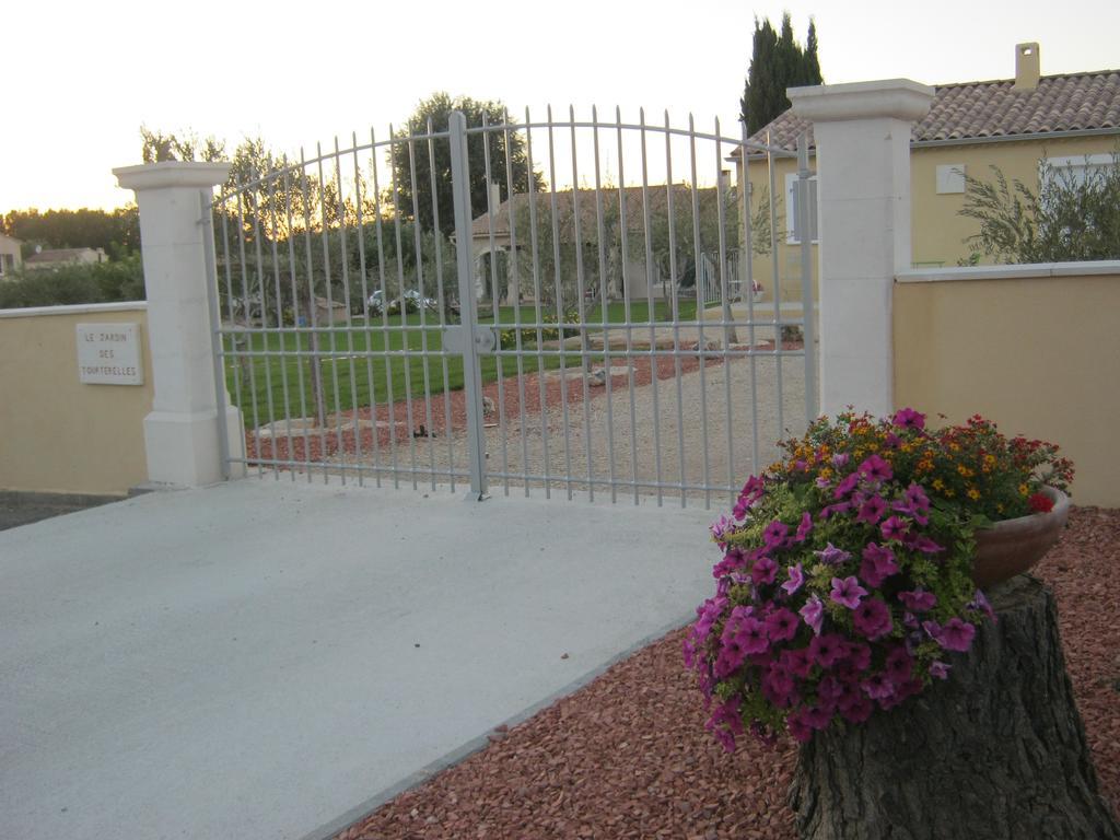 Le Jardin Des Tourterelles Villa Robion en Luberon Exterior foto